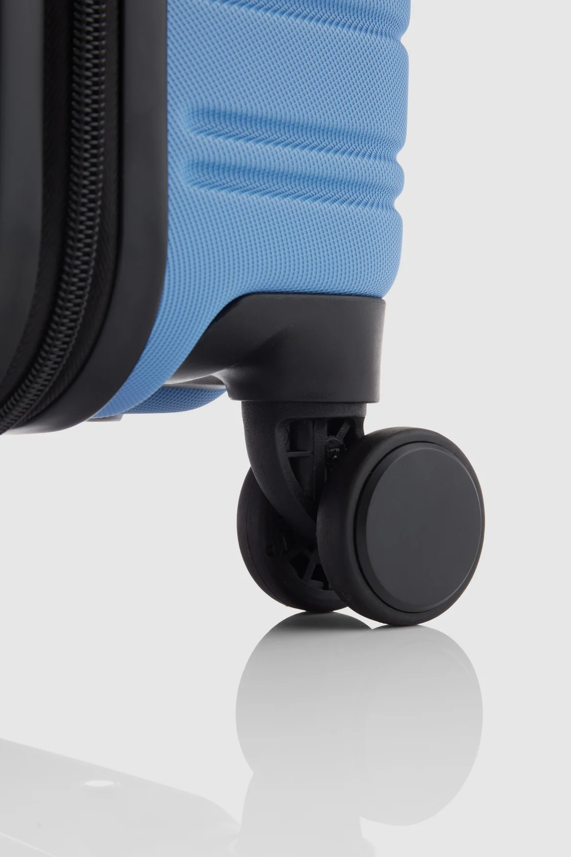 Stori Kids Carry-On 52cm Suitcase - Image 7